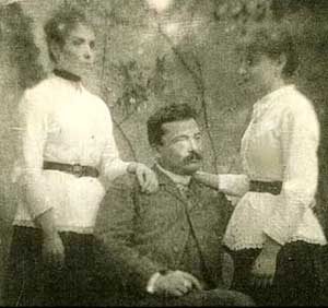 Pascoli with his sisters